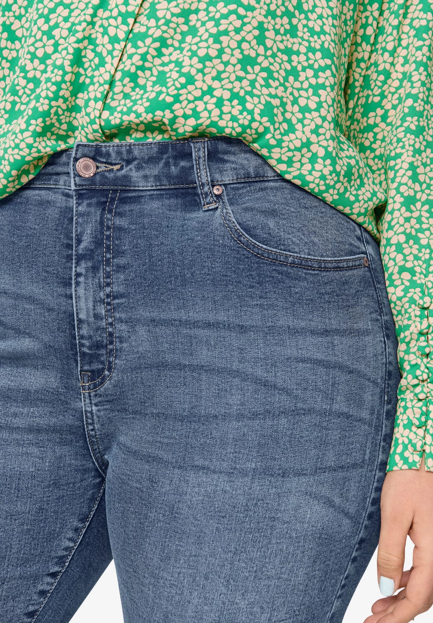 Slim 5-Pocket Denim Capri