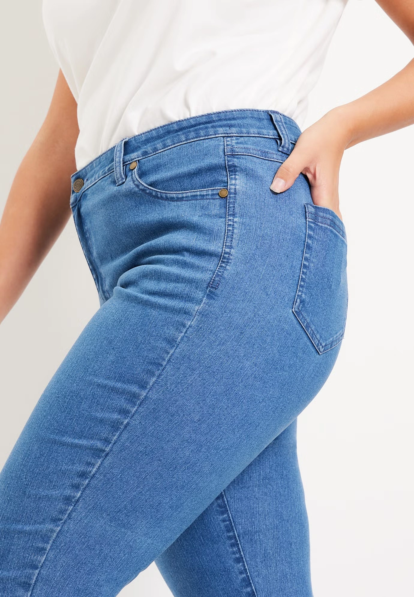 Curvie Fit Straight-Leg Jeans 4 Curvie Fit Straight-Leg Jeans