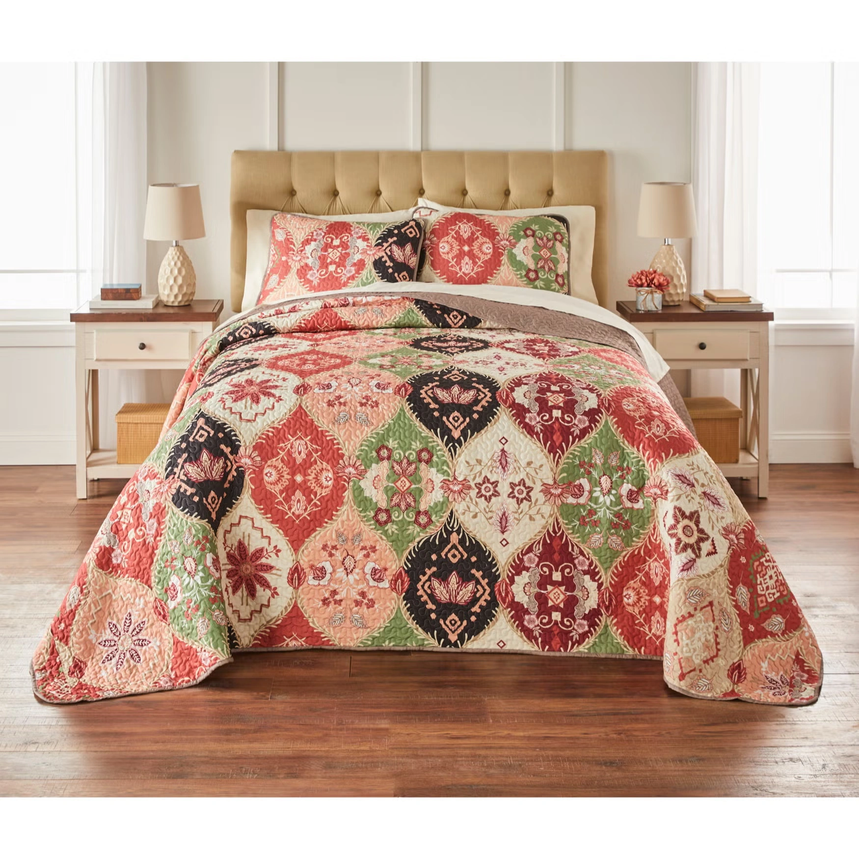 Joanna Bedspread Set
