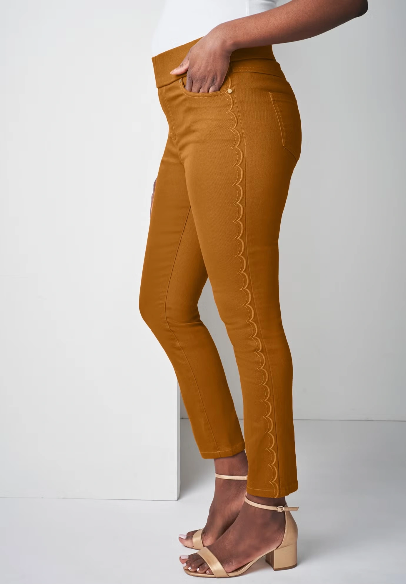 Comfort Waist Scalloped Ankle Jean