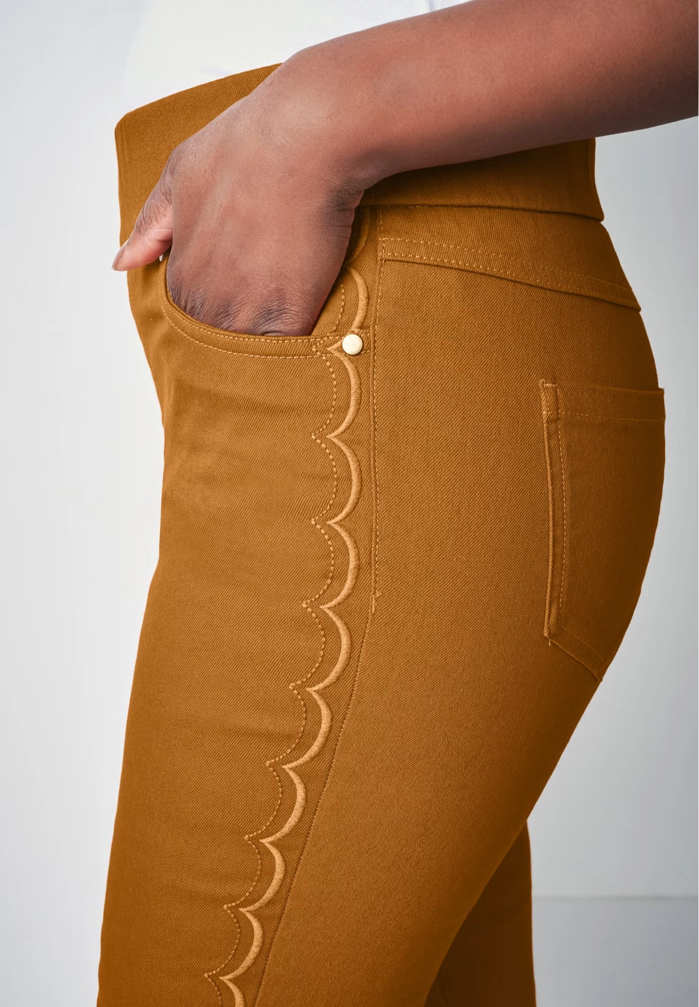 Comfort Waist Scalloped Ankle Jean