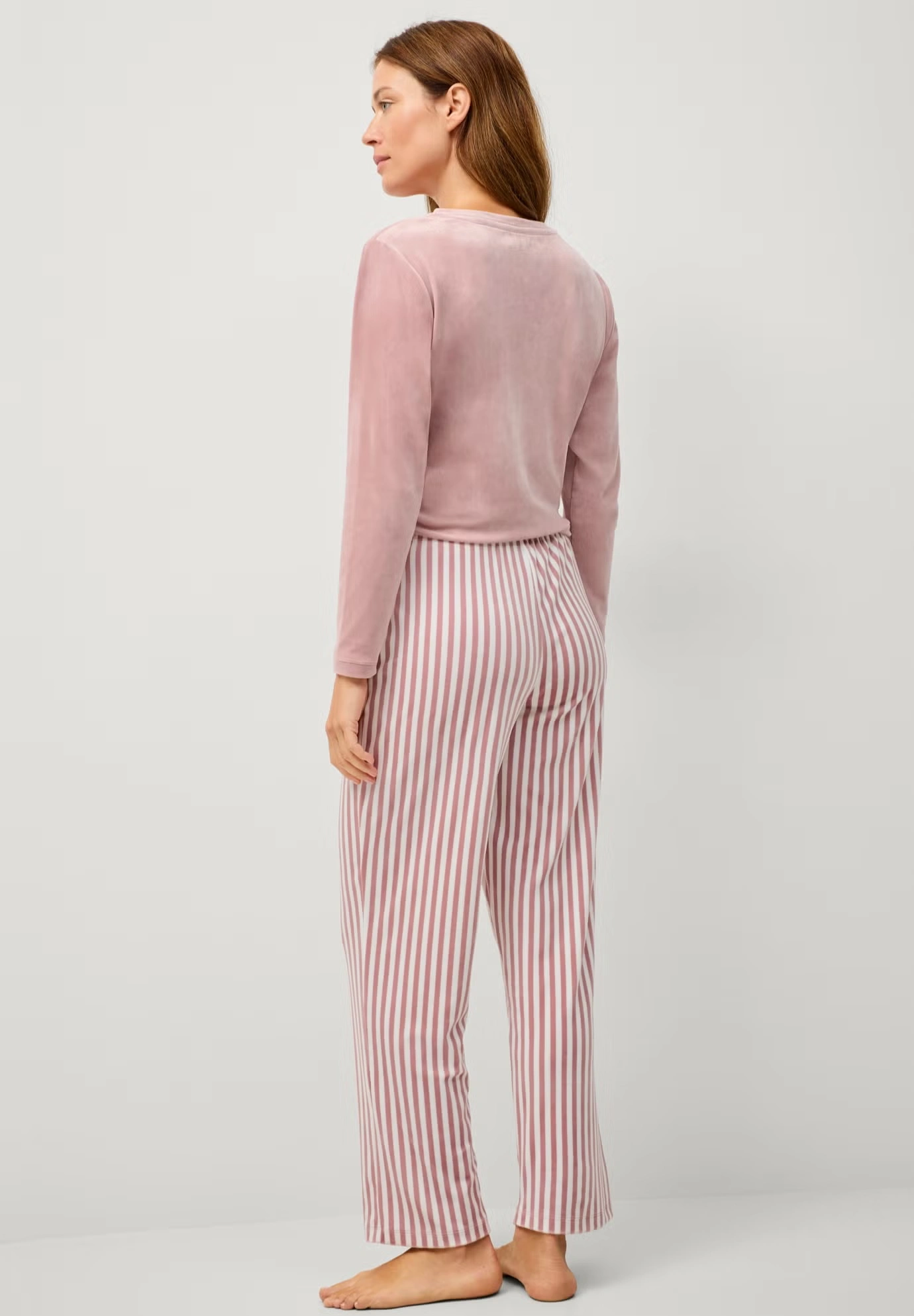 2 Piece Velour Lounge Set 4 2 Piece Velour Lounge Set