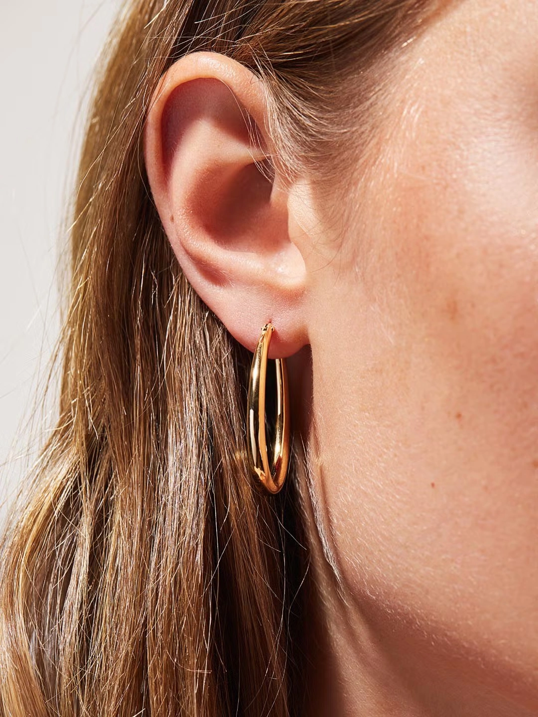 Cuidado Gold Hoop Earrings