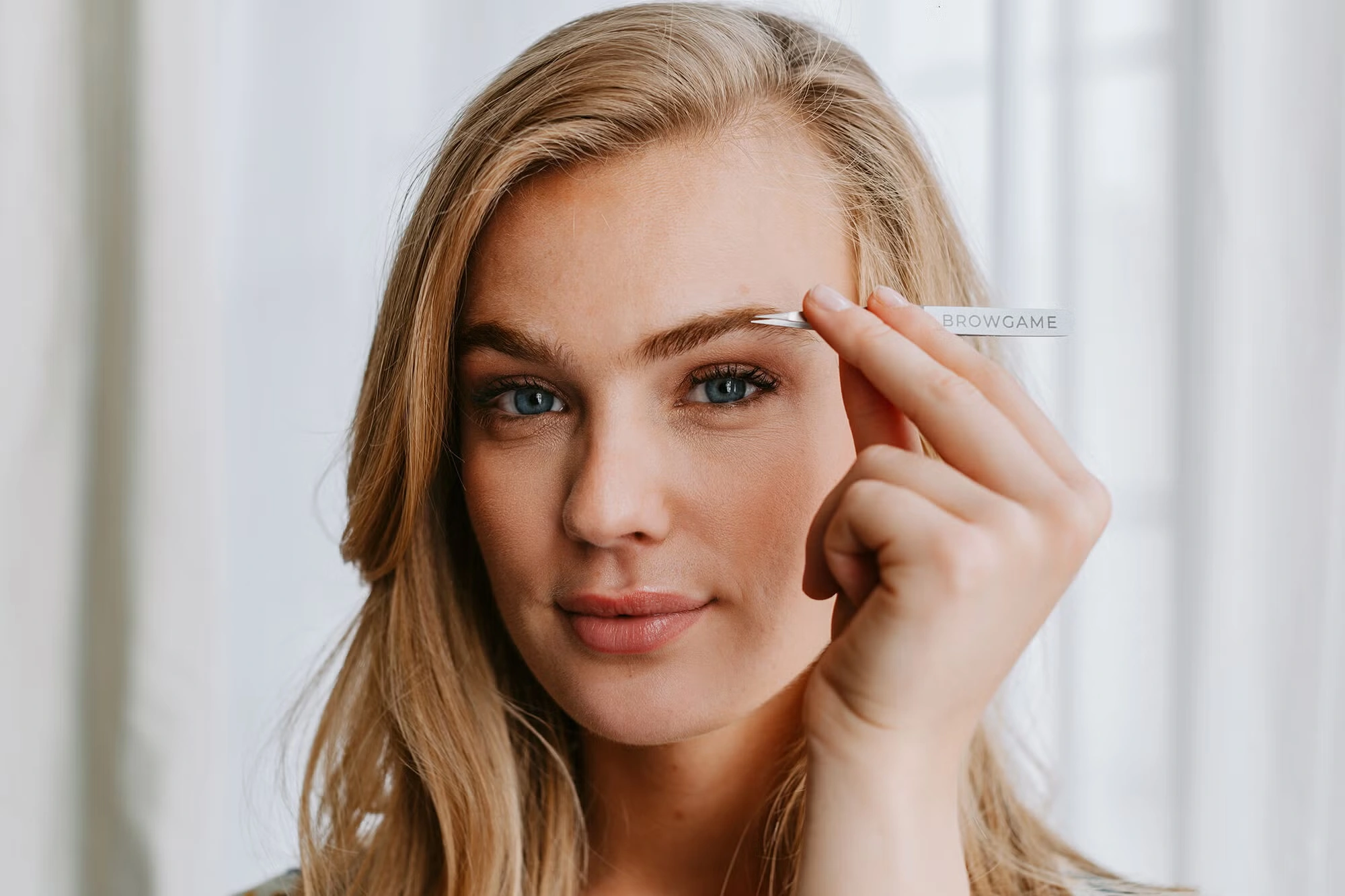 Original Slanted Tweezer - White by Browgame for Unisex - 1 Pc Tweezer