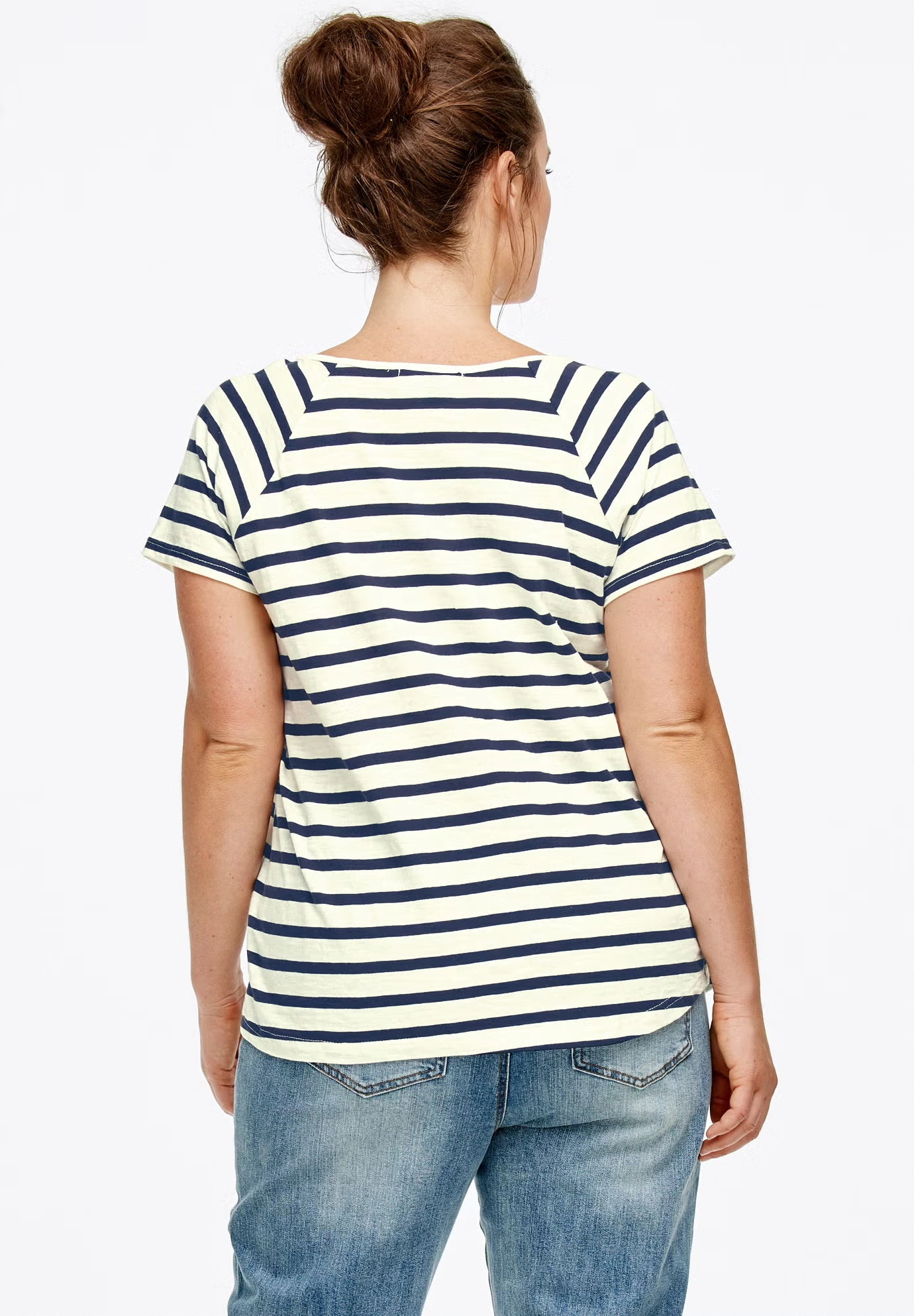 Rounded V-neck Tee