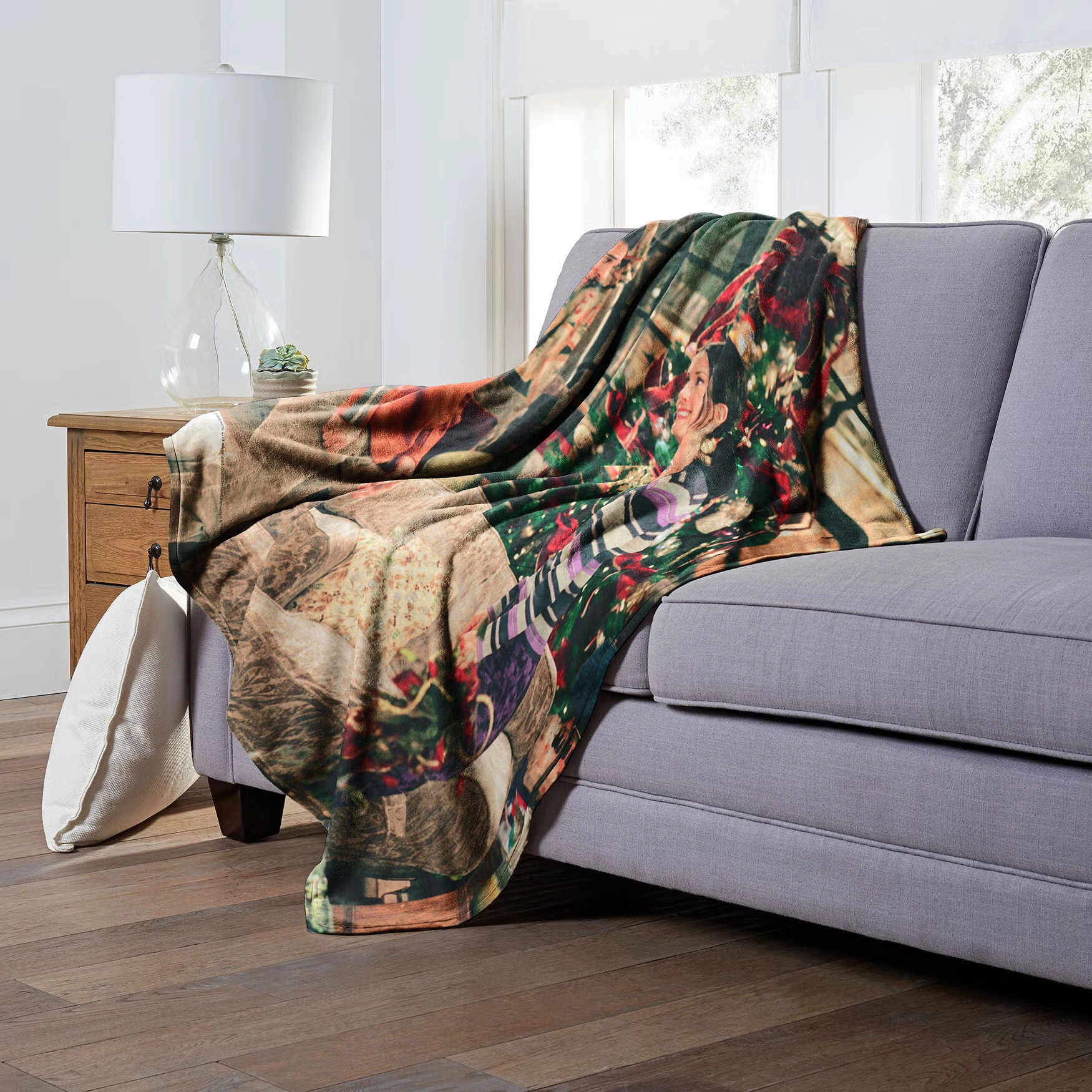 Wb Friends Christmas Siblings Silk Touch Throw