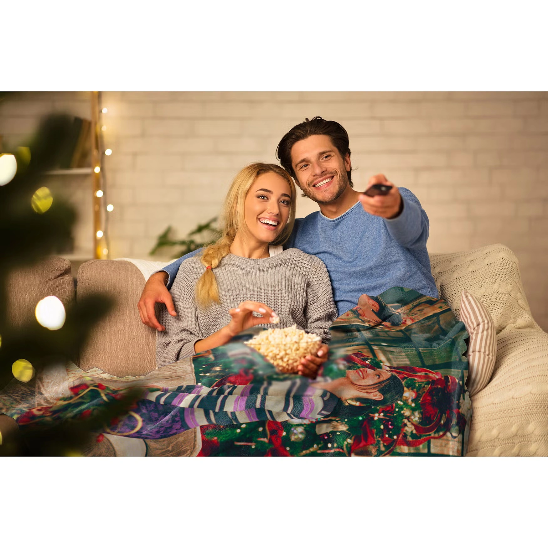 Wb Friends Christmas Siblings Silk Touch Throw